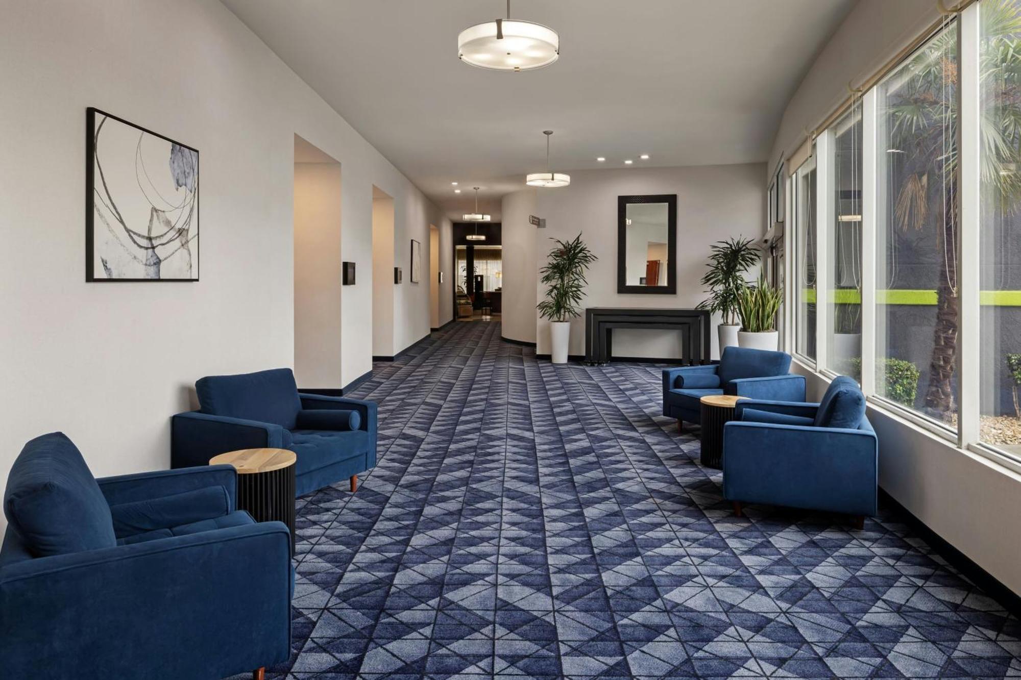 Courtyard By Marriott Sacramento Cal Expo Hotel Exterior photo
